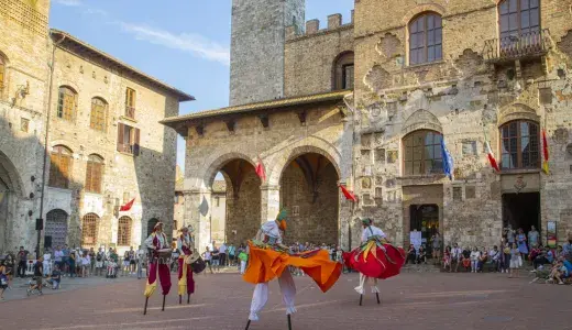 Men on stilts San Gimignano and Siena tour